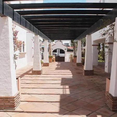 アパート Beachfront With Parking San Pedro Alcantara Playa 5 Min Puerto Banus マルベーリャ