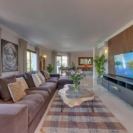 Beachfront Apartment *