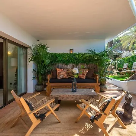 Beachfront Apartment *