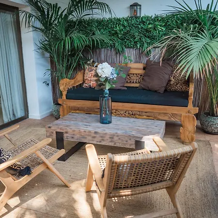 Beachfront Apartment *